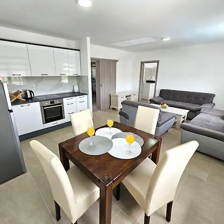 Guest House Vrsine * Vrsine