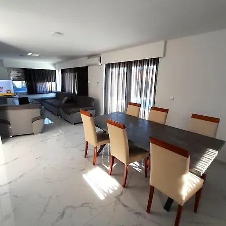 Guest House Vrsine 別荘