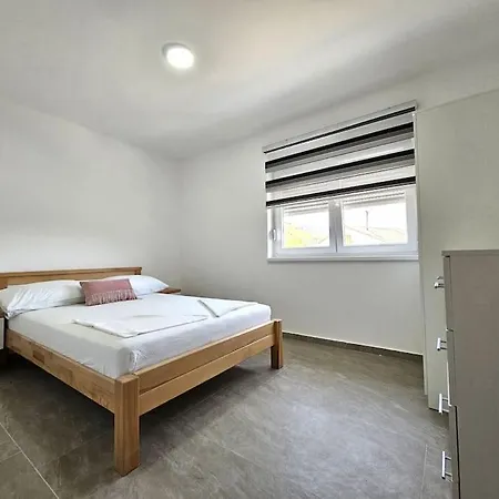 Guest House Vrsine Casa vacanze *