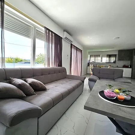 Guest House Vrsine * Vrsine