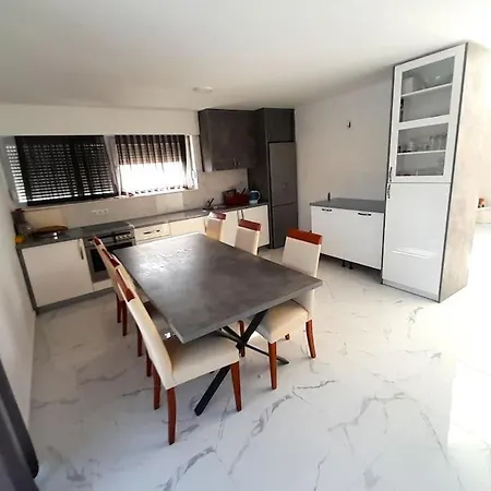 Guest House Vrsine *