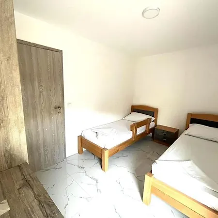 Guest House Vrsine 別荘