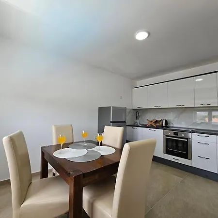 Guest House Vrsine * Vrsine