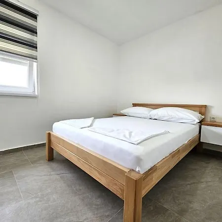 別荘 Guest House Vrsine