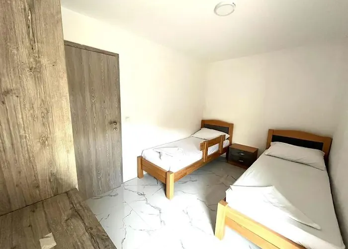 Guest House Vrsine Ferienhaus