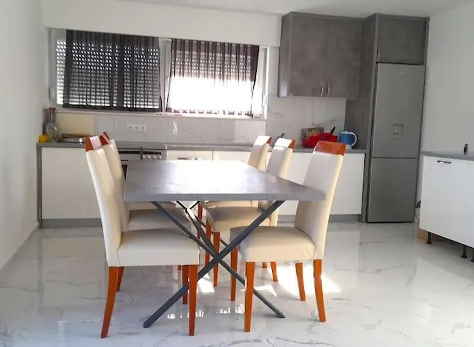 Guest House Vrsine 別荘 *