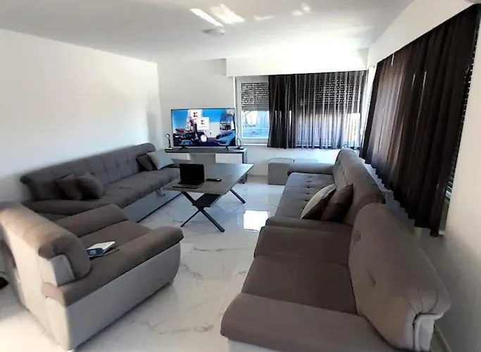 別荘 Guest House Vrsine *