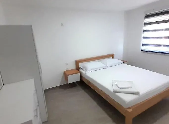 別荘 Guest House Vrsine