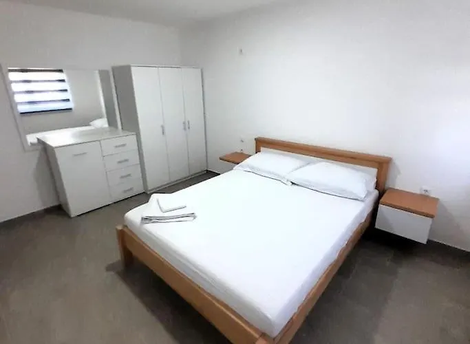 Guest House Vrsine 別荘