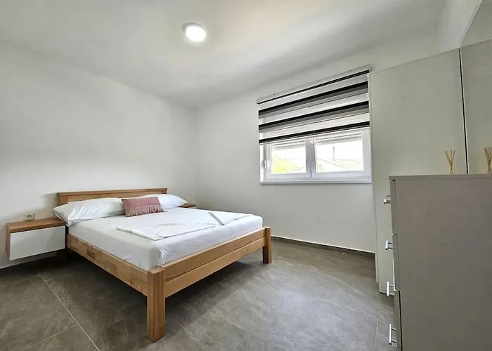 Guest House Vrsine Ferienhaus *
