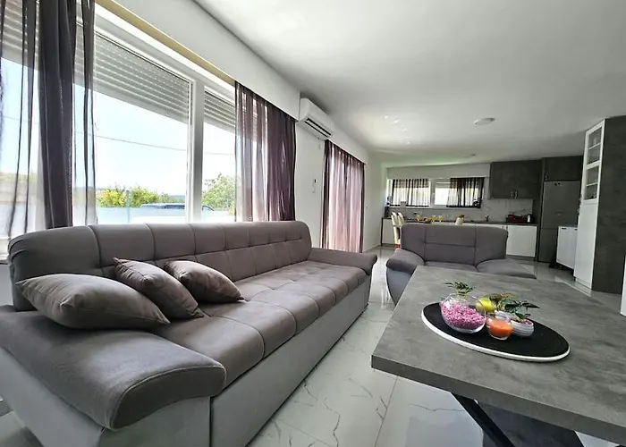 Guest House Vrsine * Vrsine